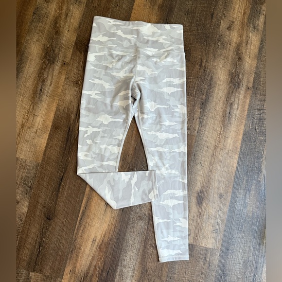 Athleta Elation Gray Camo 7/8 Tight Leggings SZ MED TALL - Picture 3 of 8